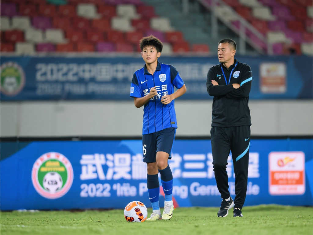 武汉三镇主帅:中国足球实力稳步提升,欠薪问题仍需解决 武汉三镇主帅:中国足球实力稳步提升,欠薪问题仍需解决